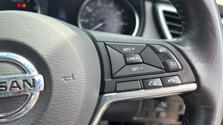 Nissan Qashqai 1.2 DiG-T N-Connecta 5dr Petrol Hatchback
